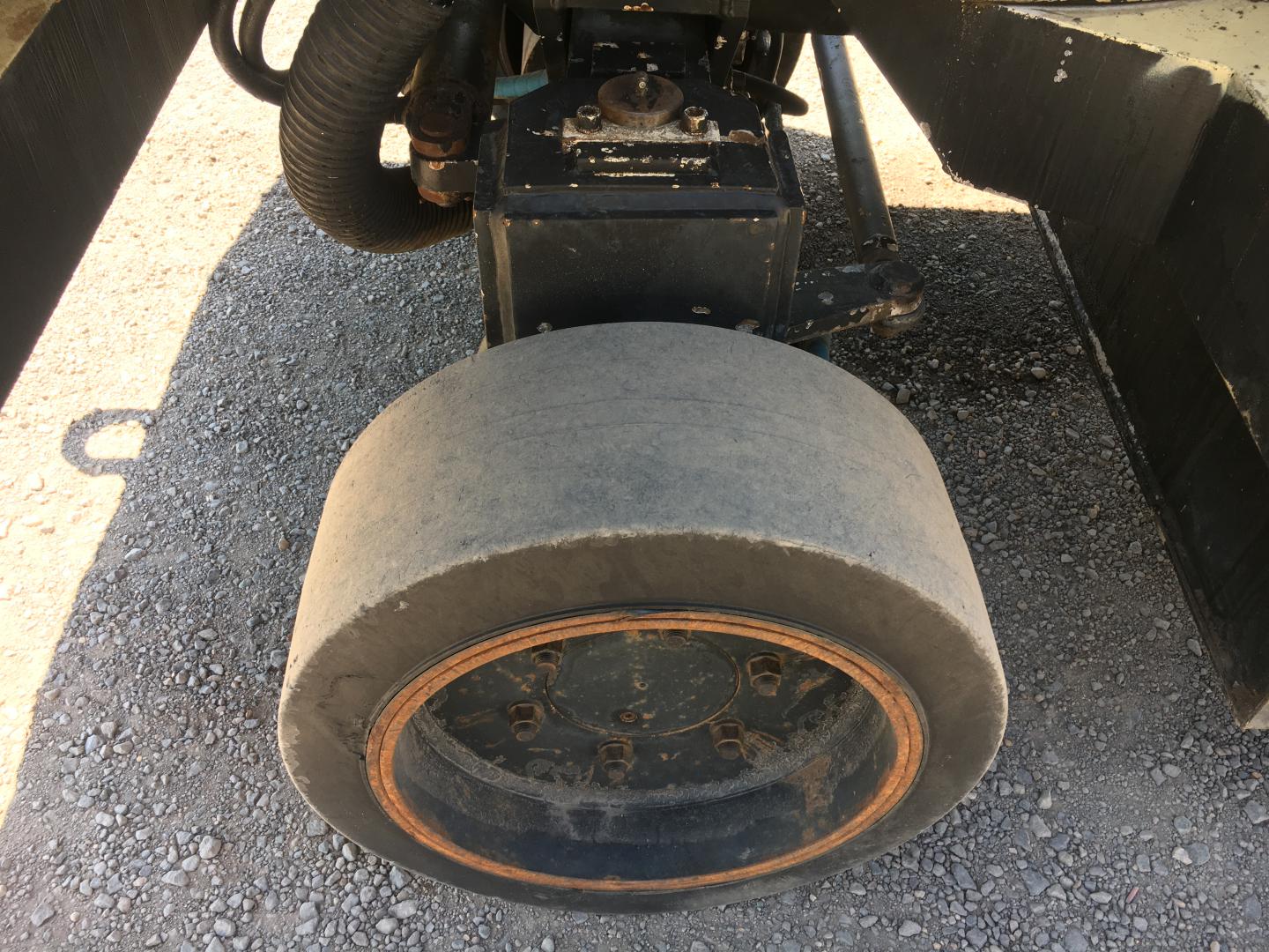 ./imagenes/INVOICE/2019/16678/RECUPERADORA DE ASFALTO INGERSOLL RAND PC1000R (22).JPG